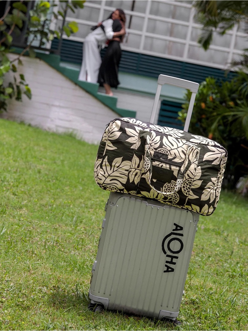 RARE Aloha Collection Holomua Weekender in Ulu Print NWT